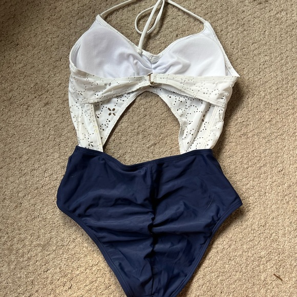 Design Lab One Piece - Picture 2 of 5